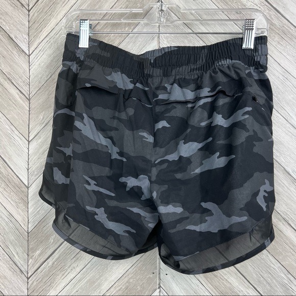 NWT Athleta printed mesh racer run short 4” camo size small - Picture 5 of 12